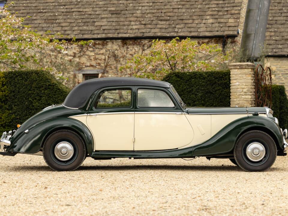 Image 2/21 of Riley 2.5 Litre RMF (1953)