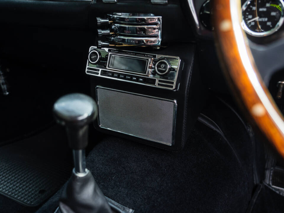 Imagen 19/49 de Aston Martin DB 6 Mk II (1970)