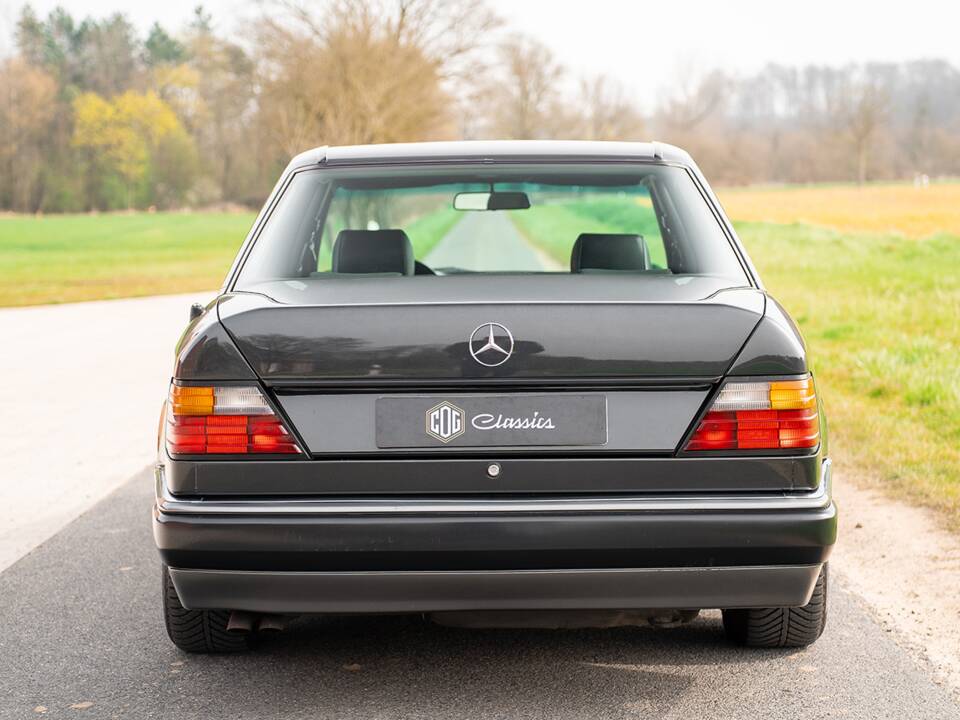 Bild 7/61 von Mercedes-Benz 500 E (1992)