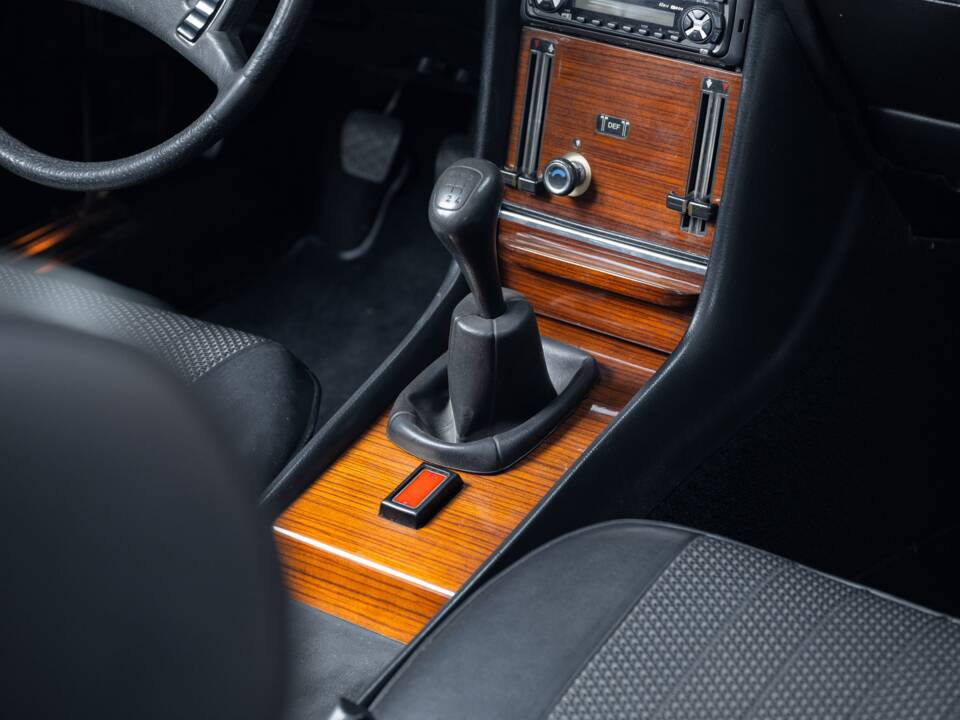 Image 16/38 of Mercedes-Benz 350 SL (1973)