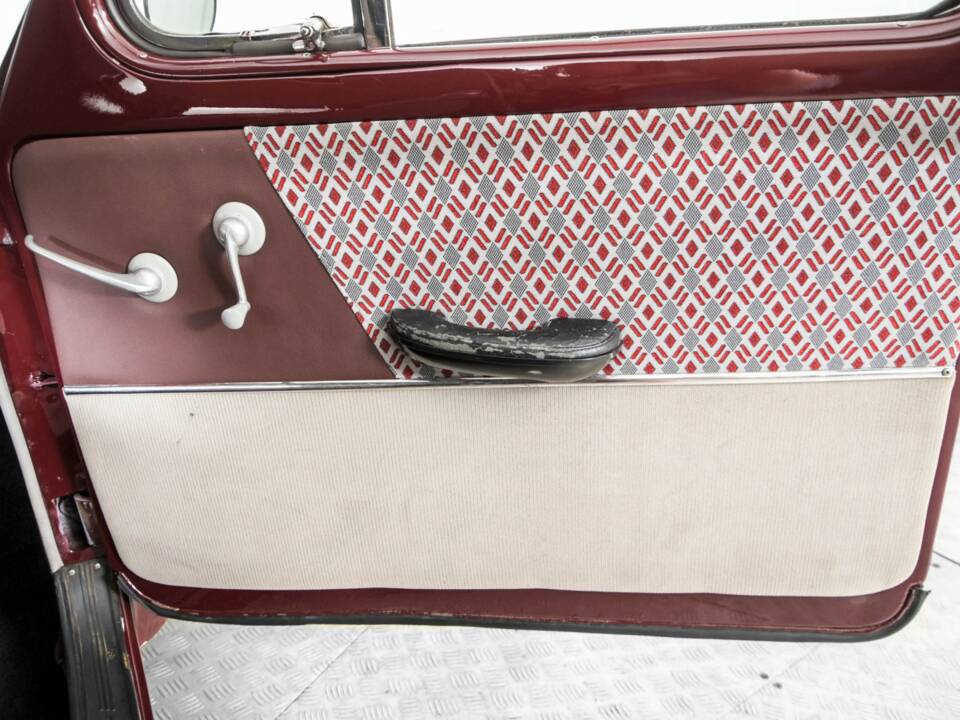 Image 36/50 of Volvo PV 444 (1953)