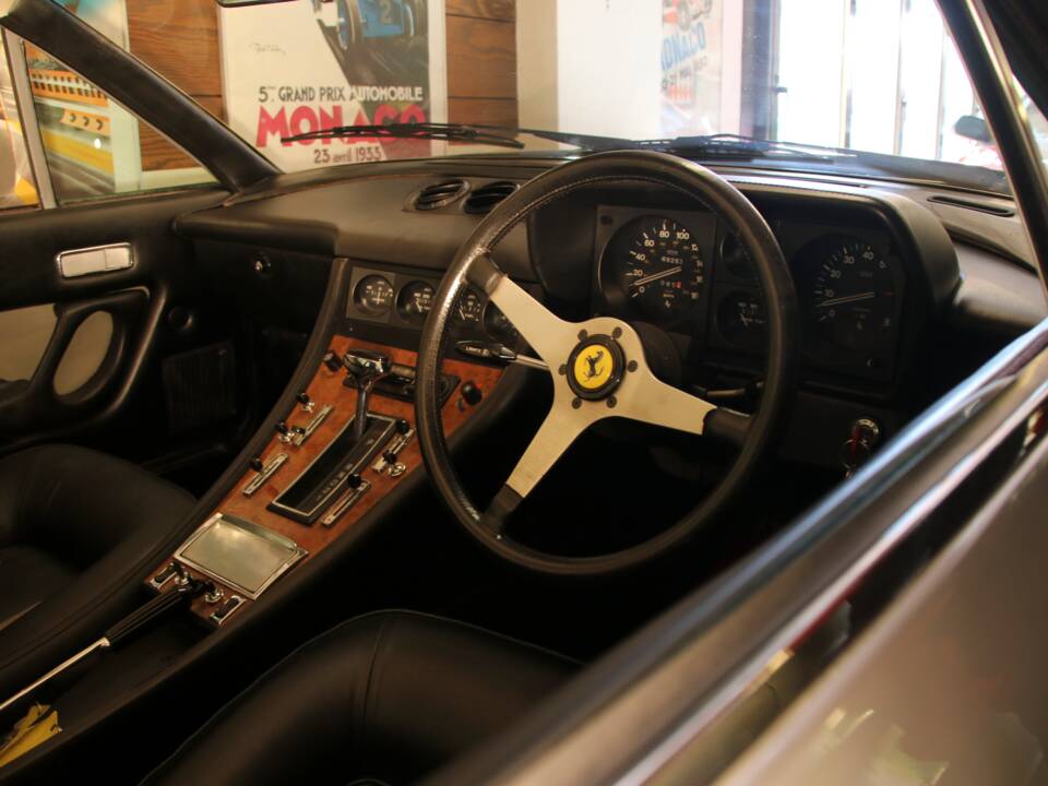 Immagine 17/34 di Ferrari 400 GT/4 2+2 (1977)