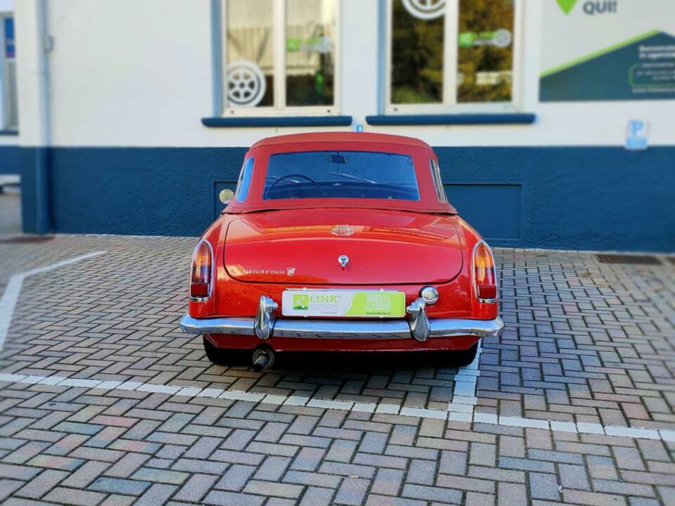 Image 6/10 of MG MGB (1963)