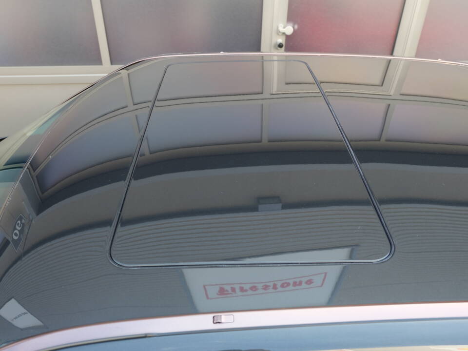 Image 35/63 of Mercedes-Benz 300 CE (1991)