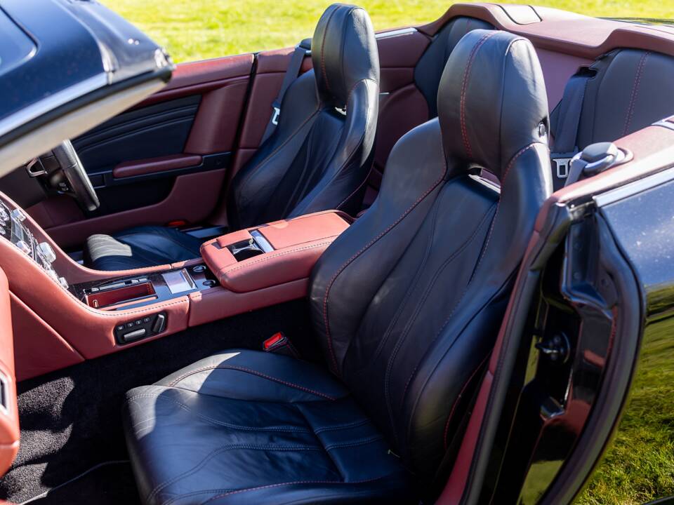 Image 16/39 of Aston Martin DBS Volante (2011)