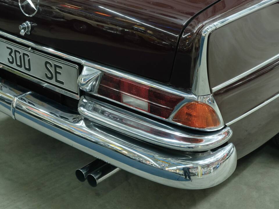 Image 41/50 of Mercedes-Benz 300 SE lang (1965)