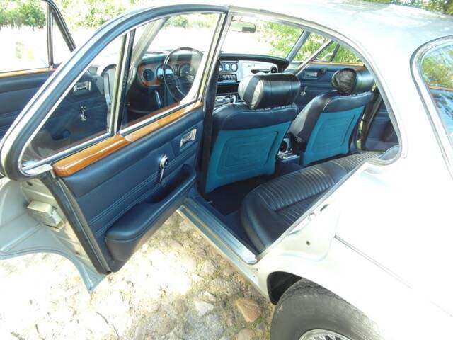 Image 48/60 of Jaguar XJ 6 4.2 (1972)
