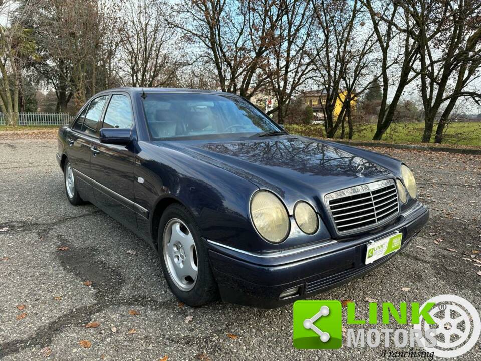 Immagine 6/10 di Mercedes-Benz E 200 (1996)