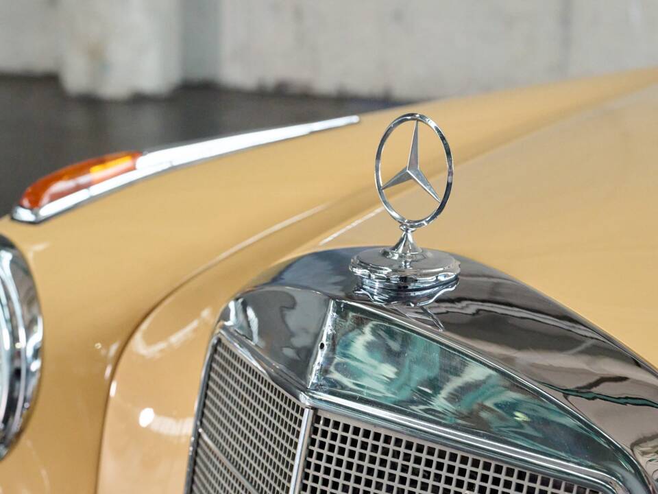 Immagine 7/50 di Mercedes-Benz 220 S Cabriolet (1958)