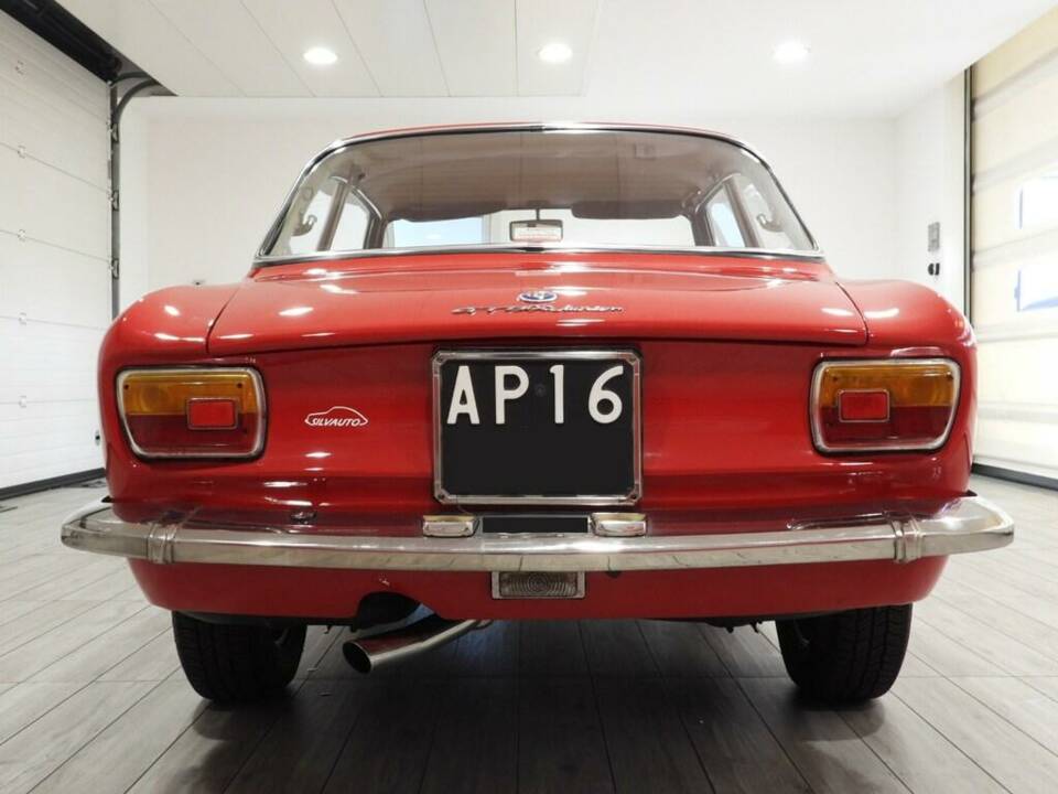 Bild 6/15 von Alfa Romeo Giulia 1600 GT Junior (1975)