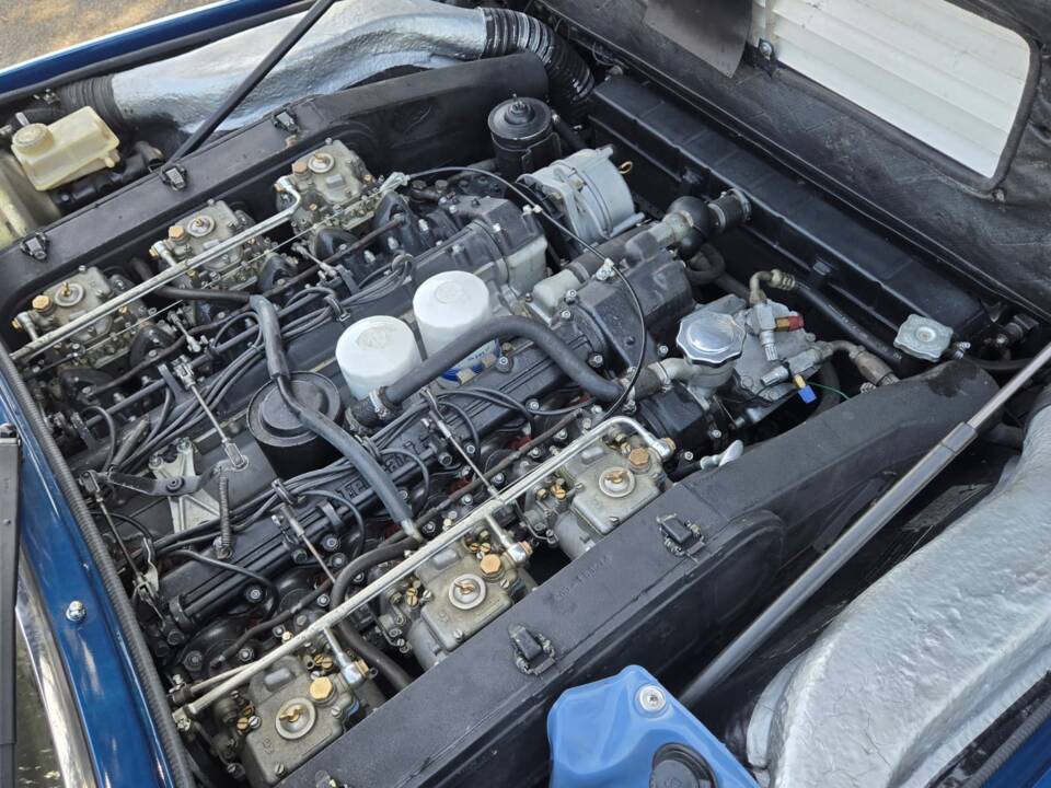 Image 60/77 of Ferrari 365 GT4 2+2 (1975)