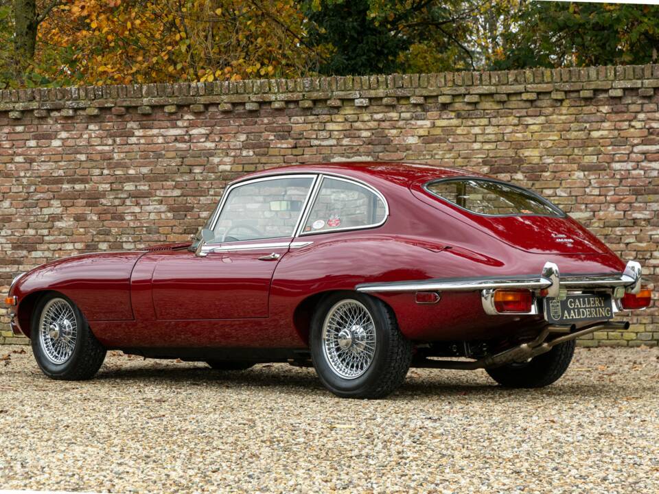 Image 2/50 de Jaguar E-Type (1969)