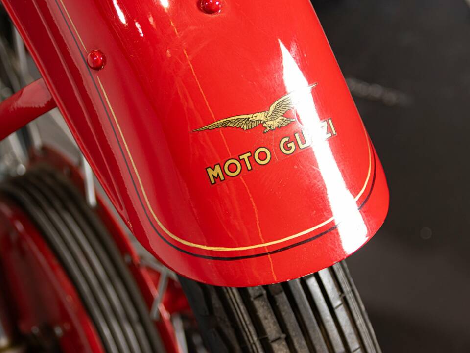 Image 47/50 of Moto Guzzi Astore (1952)