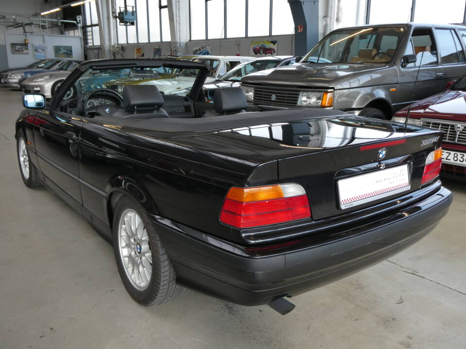 Bild 28/40 von BMW 320i (1997)