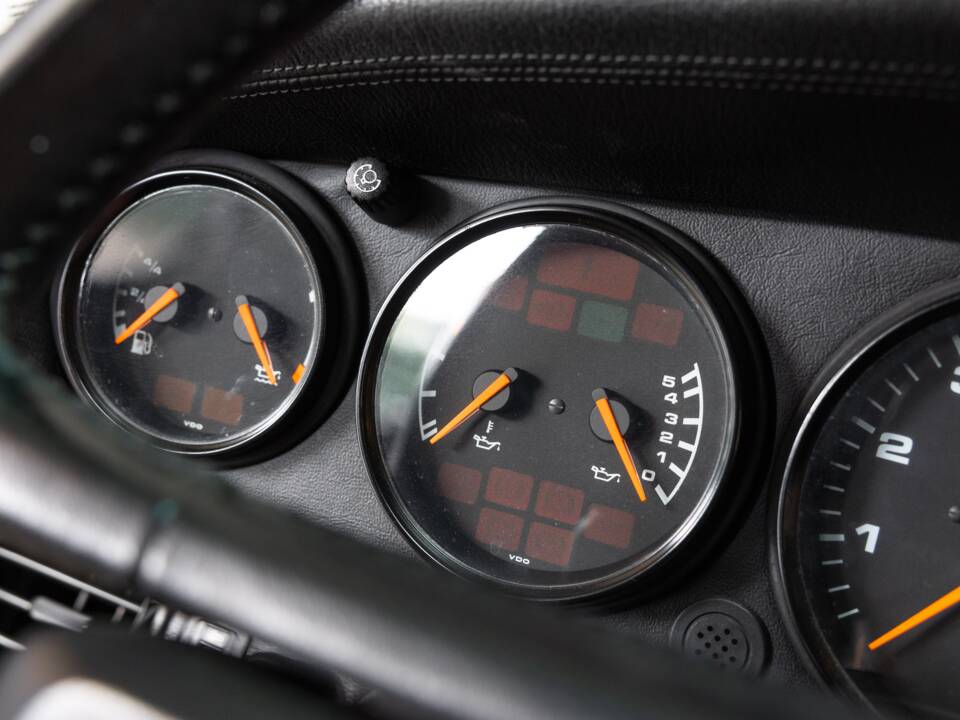 Bild 15/30 von Porsche 911 Carrera 4 (1990)