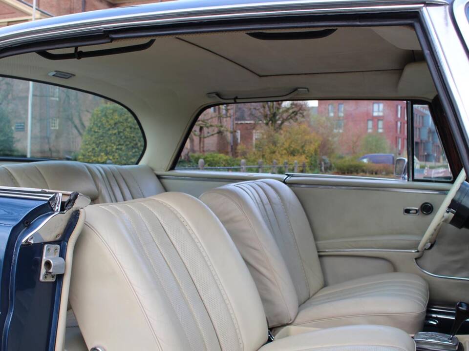 Image 21/27 de Mercedes-Benz 280 SE 3,5 (1971)