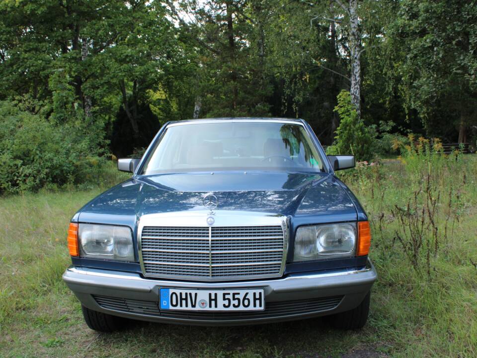 Image 9/70 of Mercedes-Benz 500 SE (1984)
