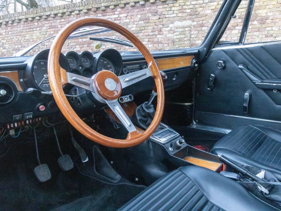 Image 25/50 of Alfa Romeo Giulia GT 1300 Junior (1971)
