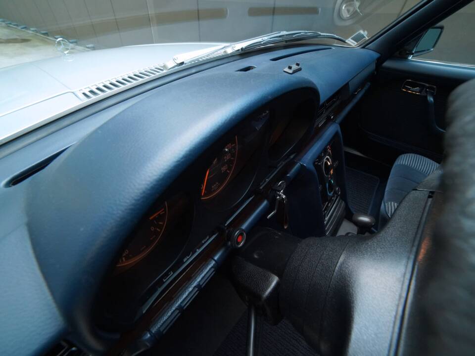 Bild 18/95 von Mercedes-Benz 450 SEL 6,9 (1976)