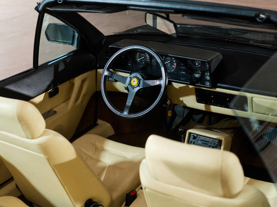 Bild 33/99 von Ferrari Mondial Quattrovalvole (1985)