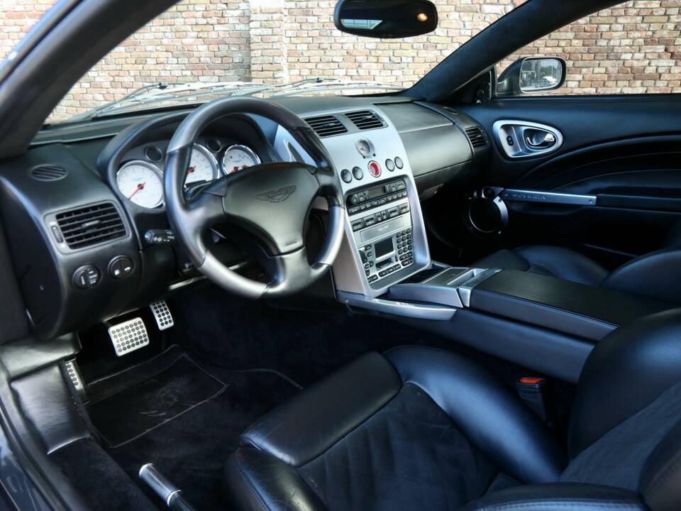 Image 3/50 of Aston Martin V12 Vanquish (2003)