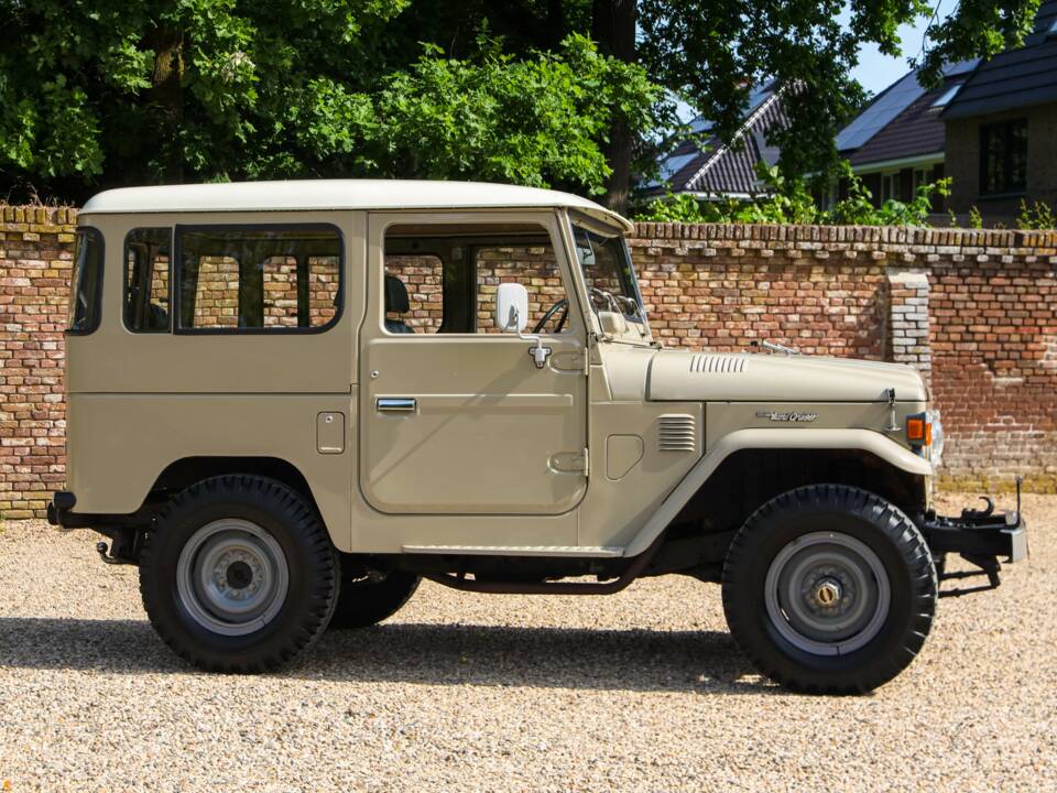 Bild 17/50 von Toyota Land Cruiser BJ 40 (1977)