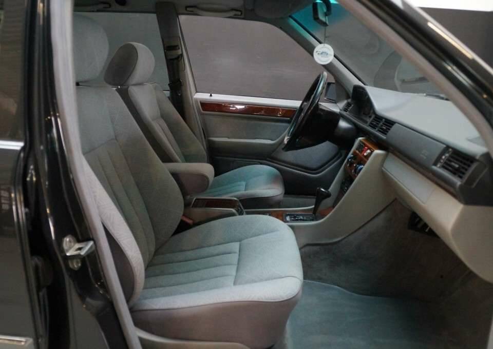 Bild 47/50 von Mercedes-Benz E 280 T (1994)