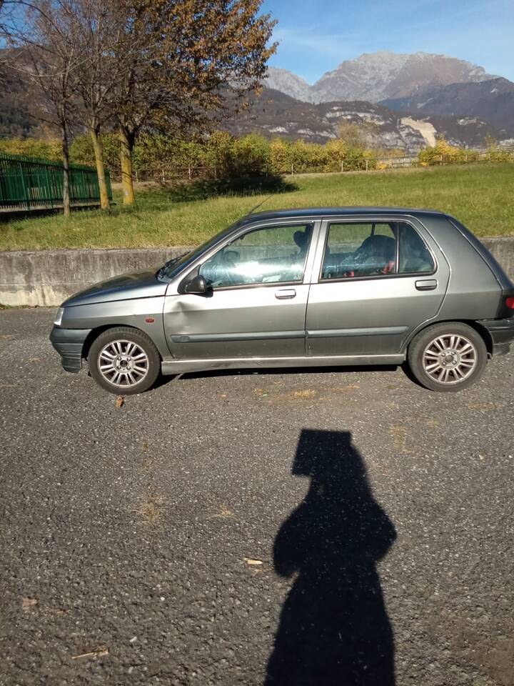 Immagine 2/10 di Renault Clio I 1.8 RSi (1994)