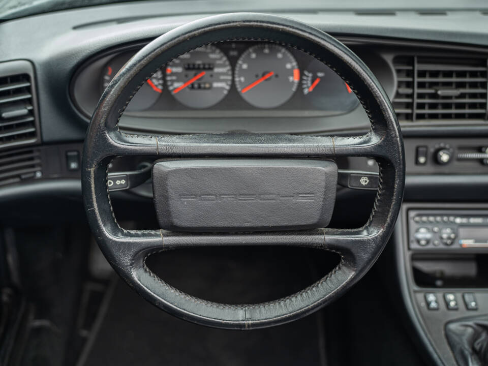 Image 32/42 de Porsche 944 S2 (1991)