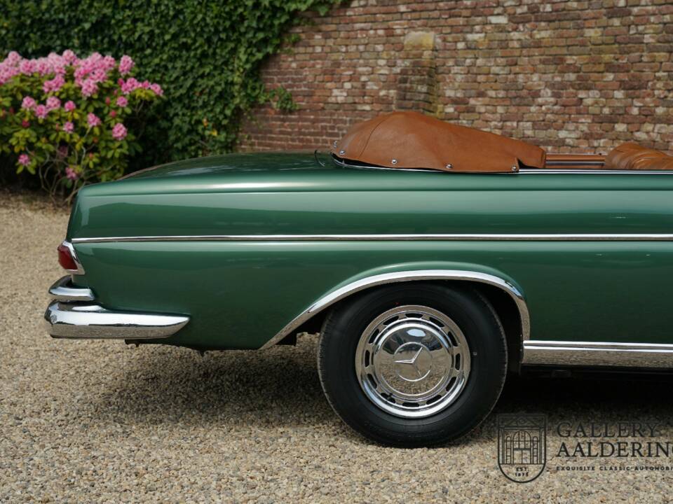 Afbeelding 40/50 van Mercedes-Benz 220 SE b (1964)