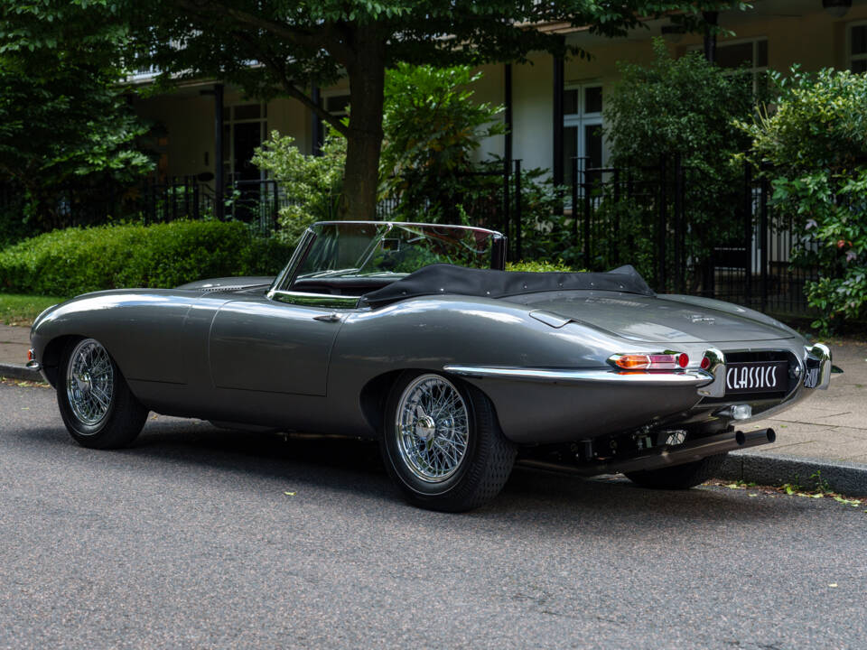 Immagine 4/21 di Jaguar E-Type 4.2 (1965)