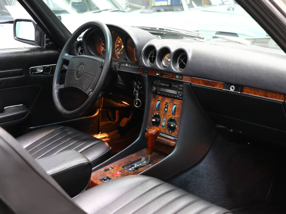 Image 33/37 of Mercedes-Benz 420 SL (1988)
