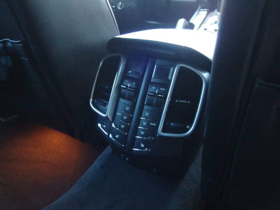 Imagen 81/97 de Porsche Cayenne Turbo (2011)