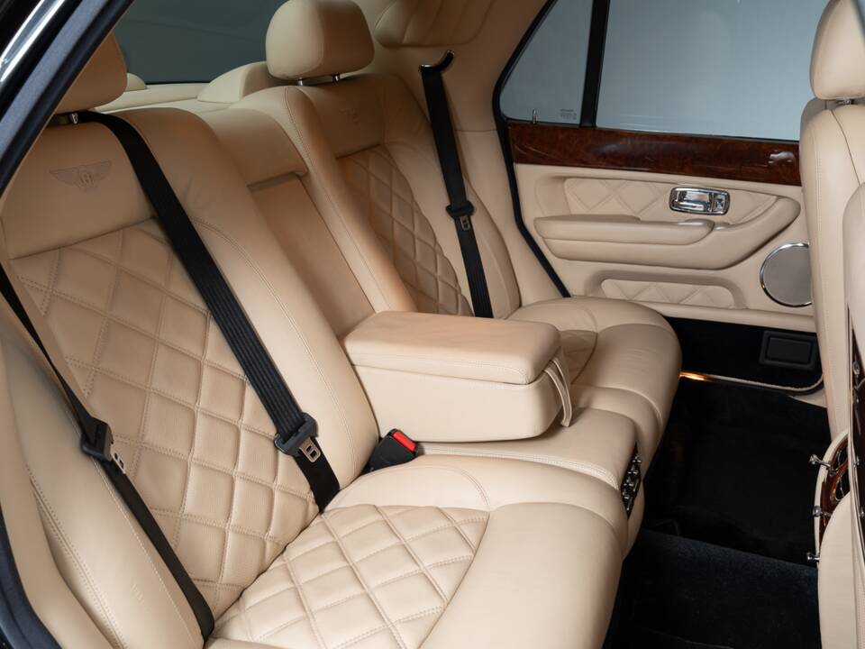 Image 37/46 of Bentley Arnage T (2004)