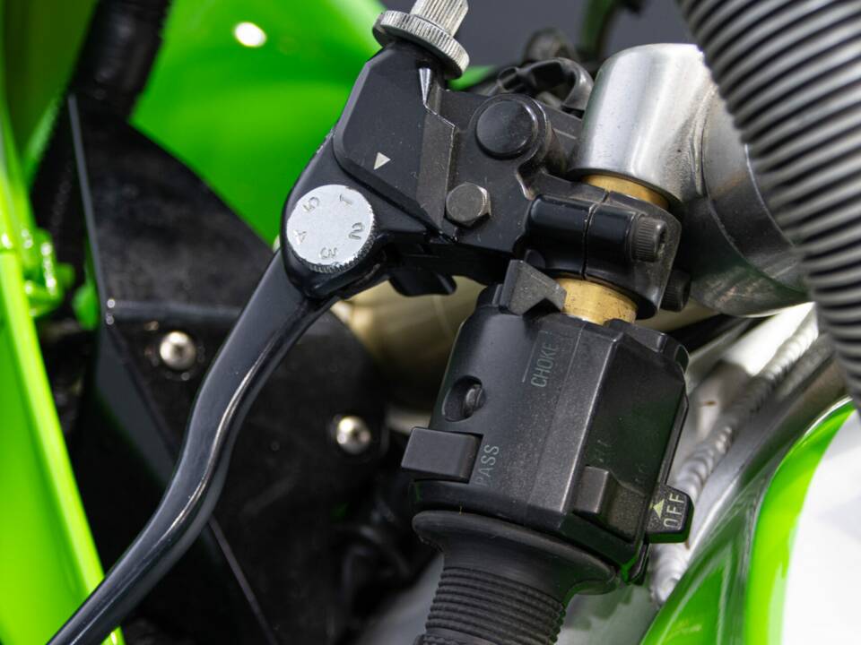 Image 18/50 of Kawasaki ZX-R 400 (1990)