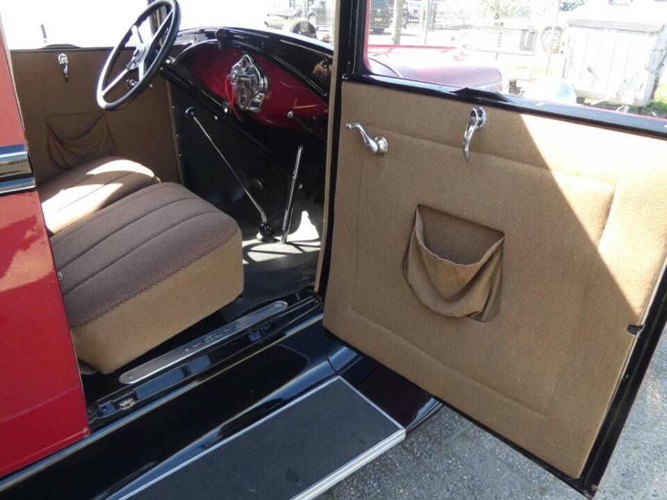 Imagen 15/18 de Ford Model A Tudor Sedan (1930)