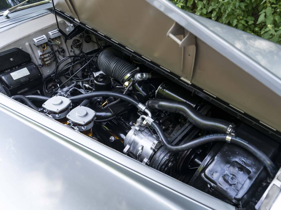 Image 36/38 of Rolls-Royce Silver Cloud III (1965)