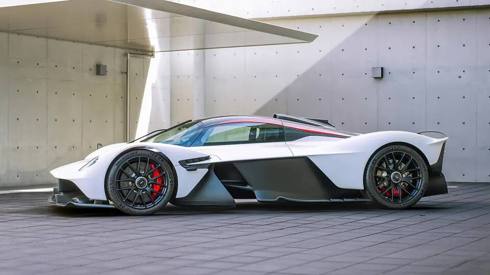 Immagine 2/8 di Aston Martin Valkyrie AMR Pro (2022)