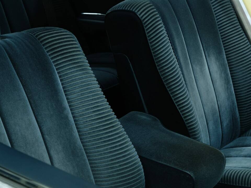 Image 30/76 of Mercedes-Benz 350 SEL (1977)