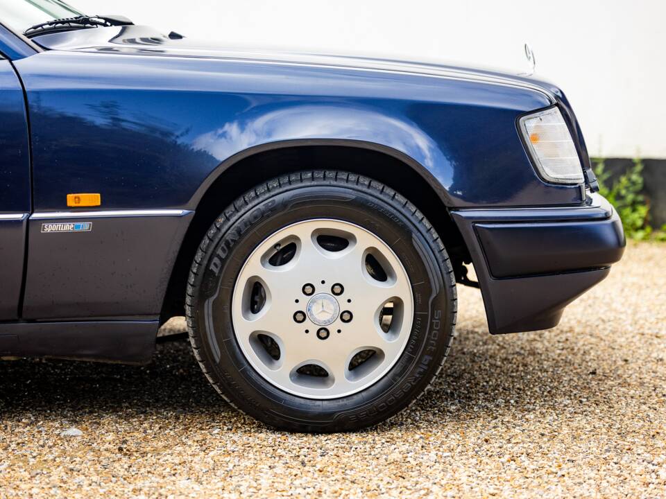 Bild 26/46 von Mercedes-Benz E 320 (1994)