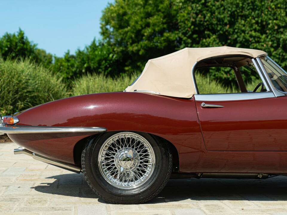 Image 21/50 de Jaguar E-Type 3.8 (1964)