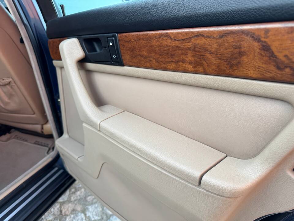 Immagine 68/99 di BMW 735i (1988)
