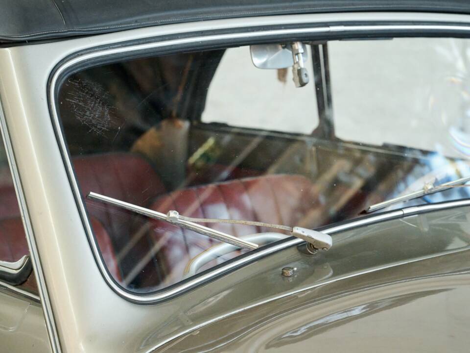 Bild 28/50 von Volkswagen Käfer 1200 Cabriolet (1957)