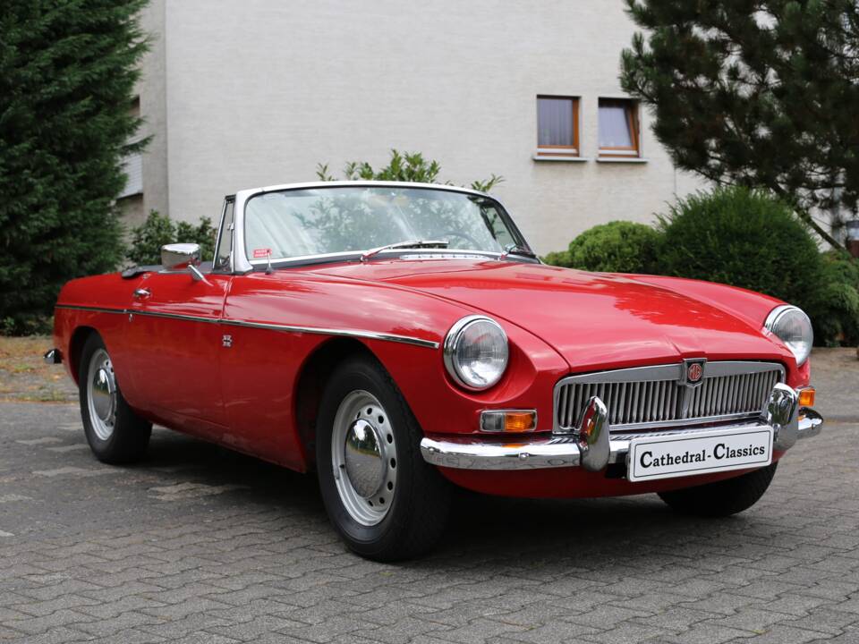 Image 7/49 of MG MGB (1966)