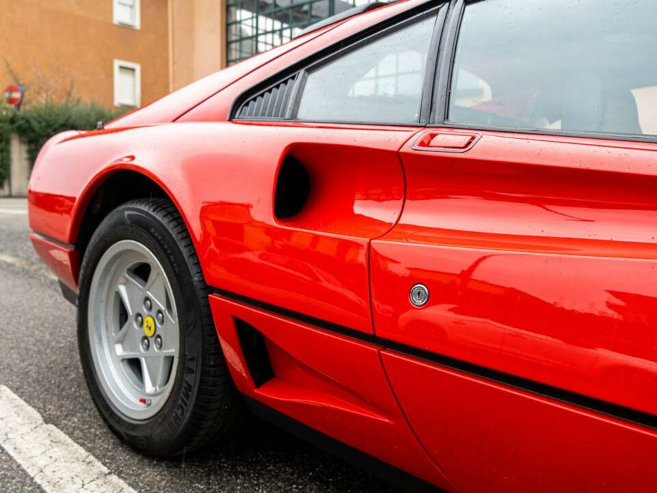 Image 7/26 of Ferrari 208 GTB Turbo (1988)