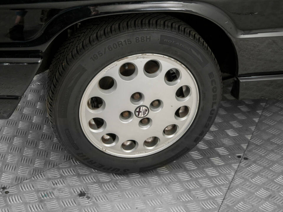Bild 32/50 von Alfa Romeo 2.0 Spider (1991)