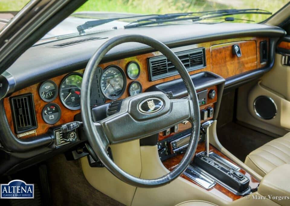 Image 18/57 de Jaguar XJ 12 (1986)