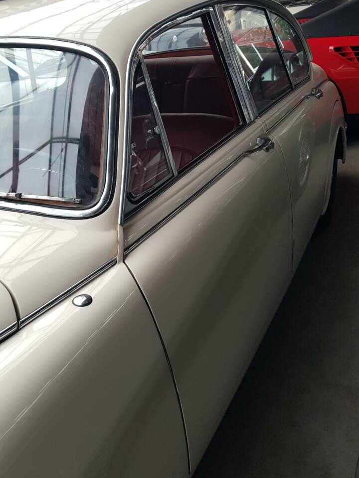 Image 25/35 of Jaguar Mk II 2.4 (1961)