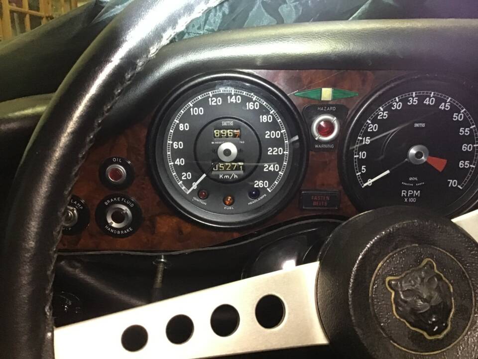 Image 12/22 de Jaguar Type E V12 (1974)