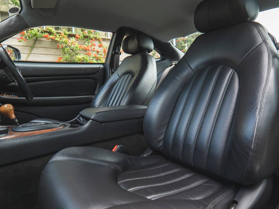 Imagen 35/50 de Jaguar XK8 4.0 (2000)